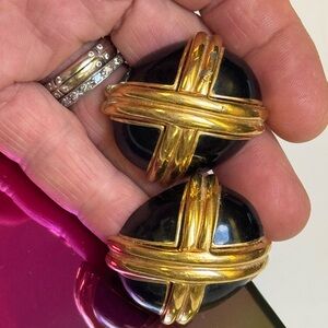 Ciner vintage 1980s bold chunky Gold plated & Black enamel Cross-Over Clipons